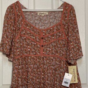 Women's blouse by Rewind New With Tags short sleeve flower pattern sze medium